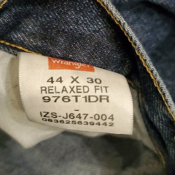 Men's Wrangler relaxed medium wash jeans - Picture 2 of 7